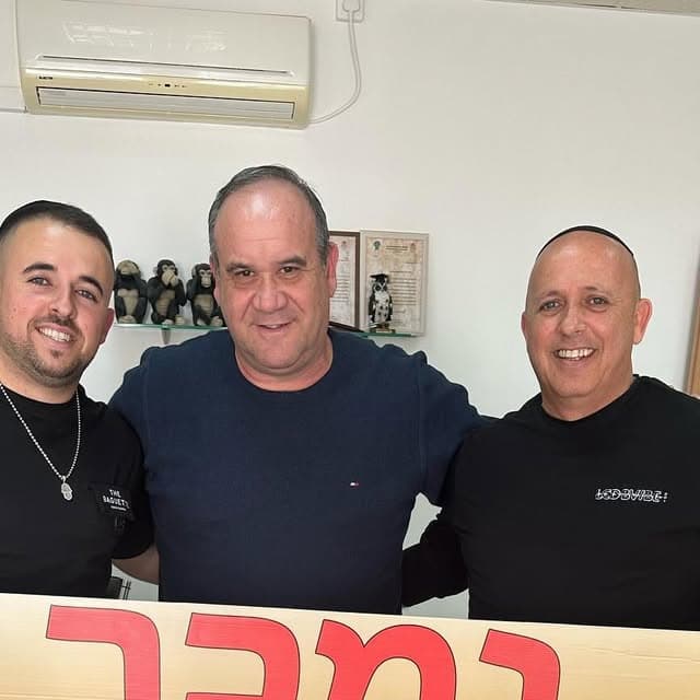 idoshitritt on March 14, 2024: "הוֹדוּ לַה’ כִּי־טוֹב כִּי לְעוֹלָם חַסְדּוֹ❗️ עוד עסקת שני צדדים נחתמה ✍️ דירה שנמכרה תוך חודש מהרגע שדרכנו בדירה ! ברחוב המבוק