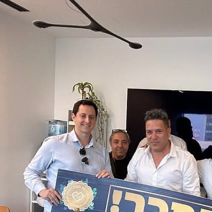 idoshitritt on November 7, 2024: "בס״ד סוגרים את הסופ״ש בנמכר נוסף✍️ בשכונת עמק הכרמל נשר נמכר מספר 3 בבניין תוך חצי שנה רח׳ האשכולות 6 קומה 5 - sold out! 1,3
