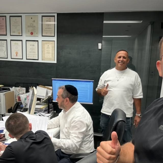 idoshitritt on September 11, 2025: "בס״ד נמכר נוסף – SOLD OUT! ✍️ שכונת רמות יצחק, נשר רח’ השקמה 19 – נמכר בהצלחה! מחיר עסקה: 925,000 ₪ עוד עסקה בשיתוף פע