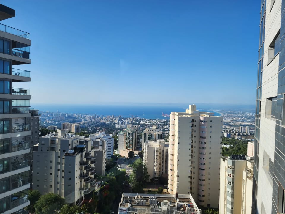 דירת יוקרה עם נוף ים במגדלי הטריו